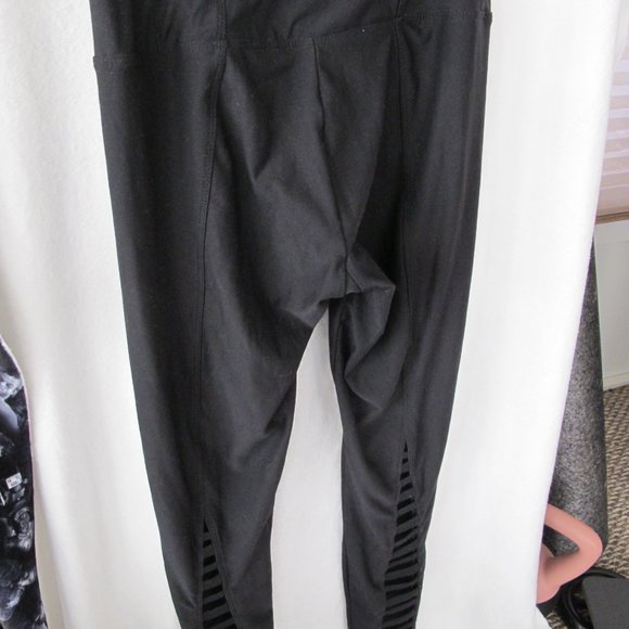 Marika Ladder Open Back Leggings - S - Picture 5 of 13